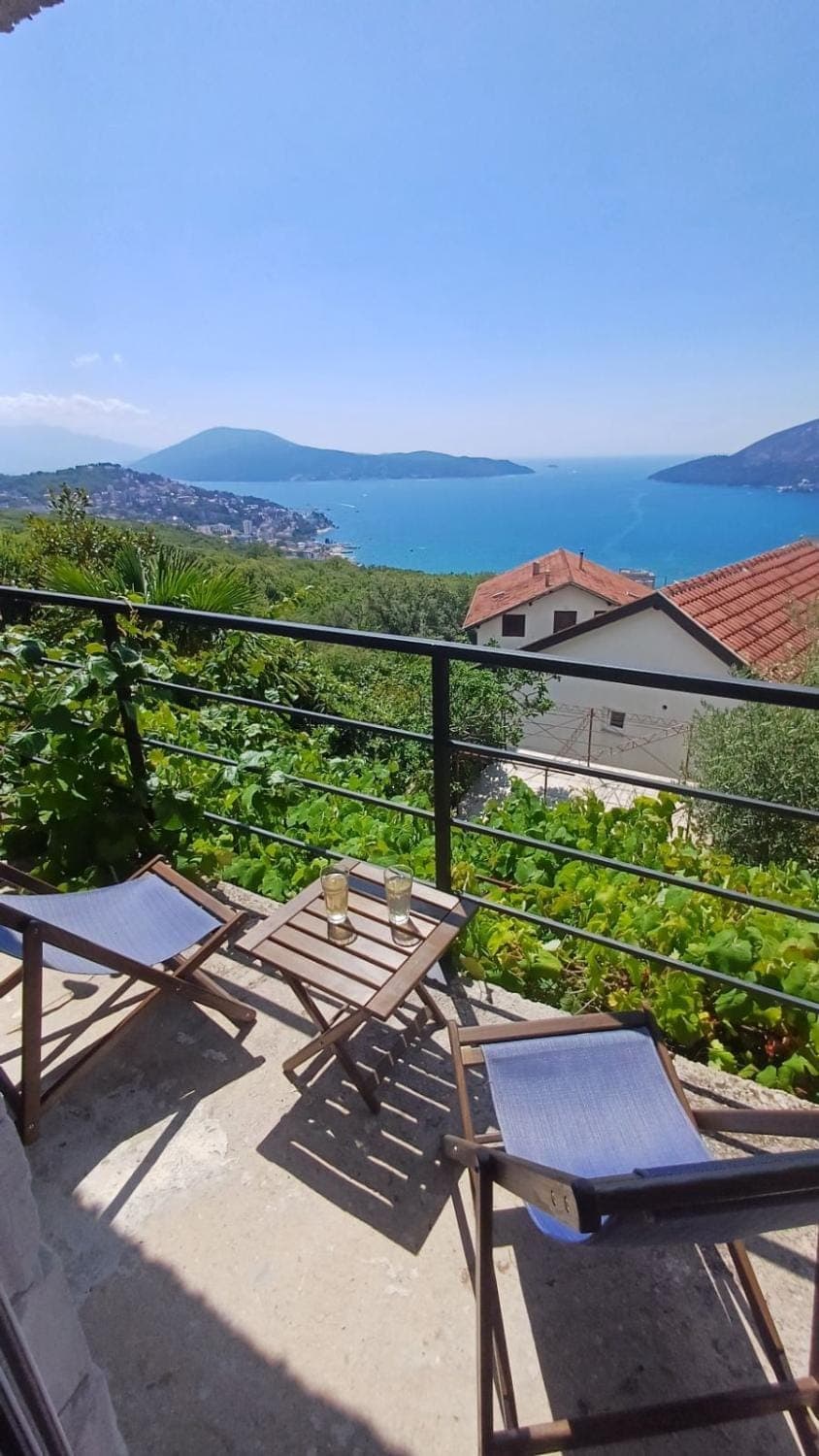 Natural landscape, View (from property/room), Balcony/Terrace, Seating area, Sea view, sunbed