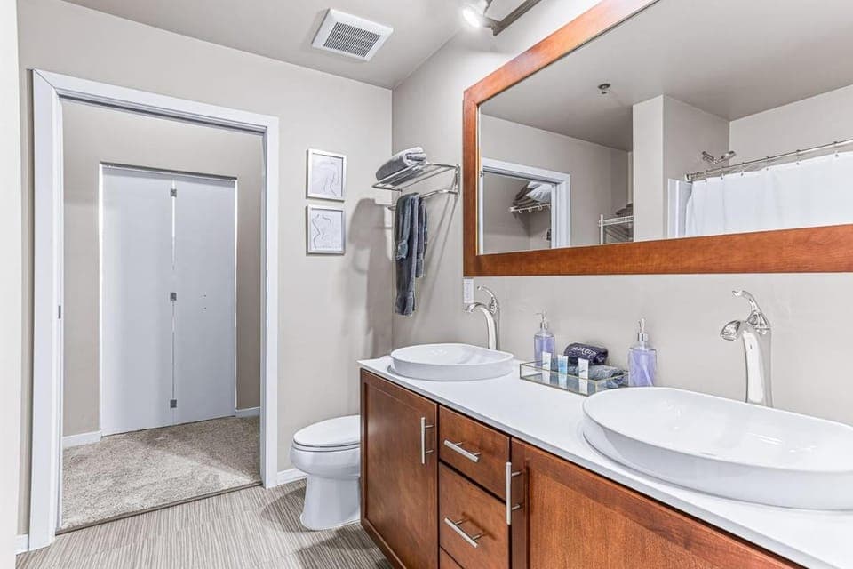 2 Separate 2BR Units Near Big House & Downtown Apartment in Ann Arbor