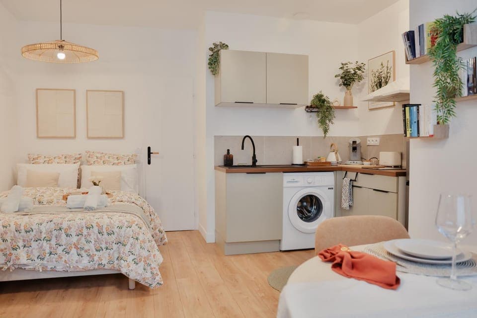 Property building, internet, towels