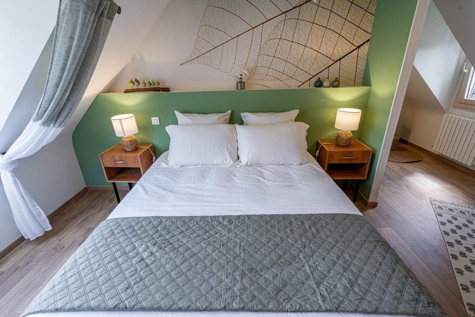 Bed, Photo of the whole room, Bedroom