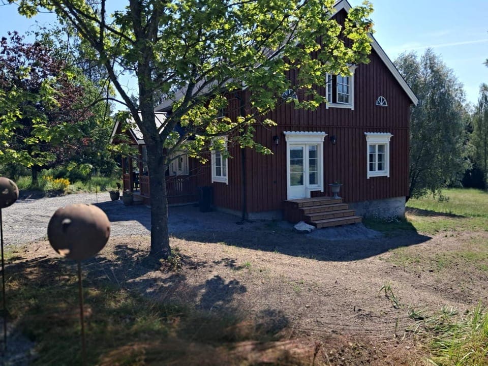 Property building, Day