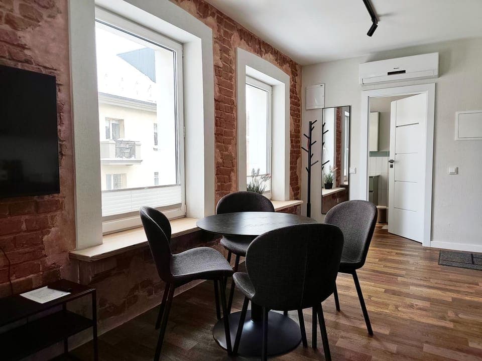 Photo of the whole room, Dining area