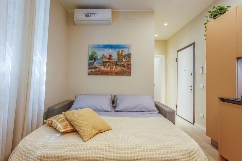 Bed, Living room, air conditioner