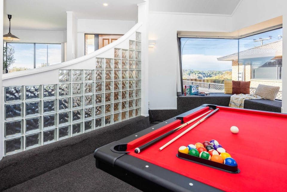 Billiard, Game Room