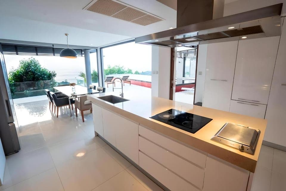 Kitchen or kitchenette, Dining area, stove