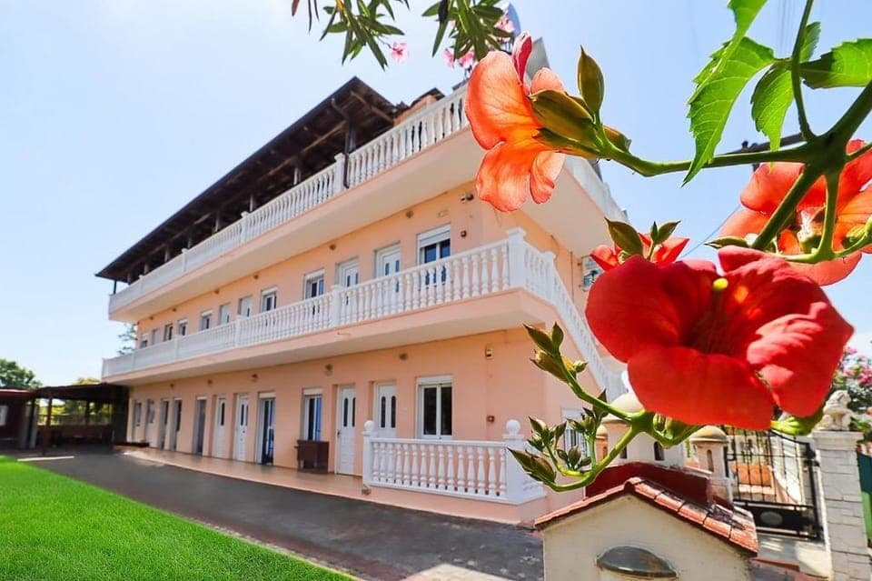 Property building, Day, Garden