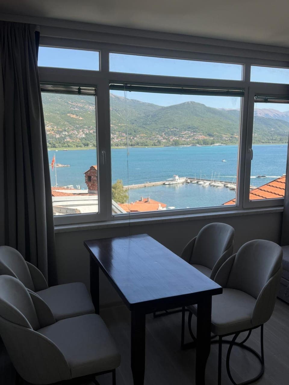 Day, Natural landscape, View (from property/room), Balcony/Terrace, Living room, Seating area, Dining area, Lake view