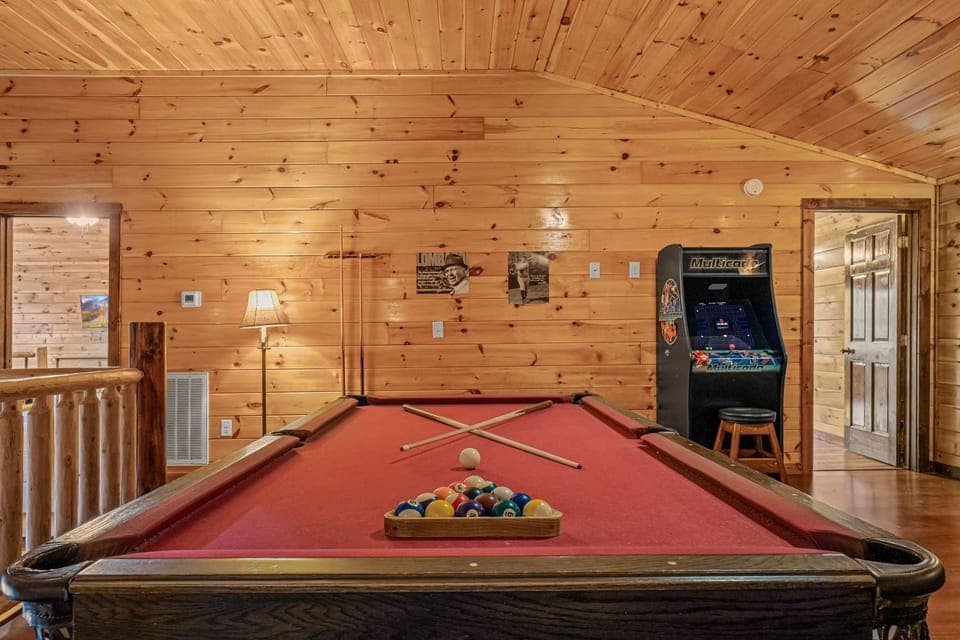 Apalachee Pool lodge House in Cosby