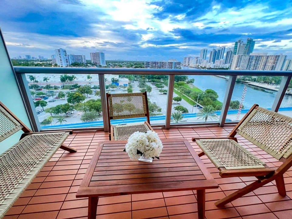 Day, View (from property/room), Balcony/Terrace, City view