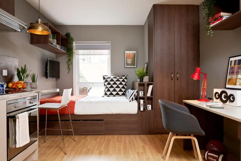 Kitchen or kitchenette, Bedroom, stove