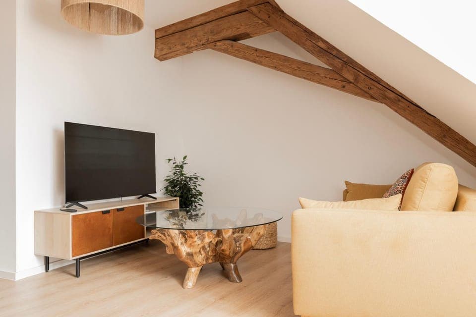 Communal lounge/ TV room, TV and multimedia, Living room, Seating area, Evening entertainment