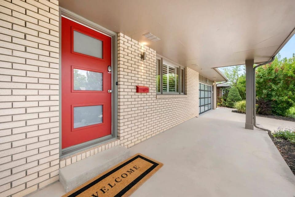The Foundry Escape - Hot Tub, Bikes & Game Room House in Loveland