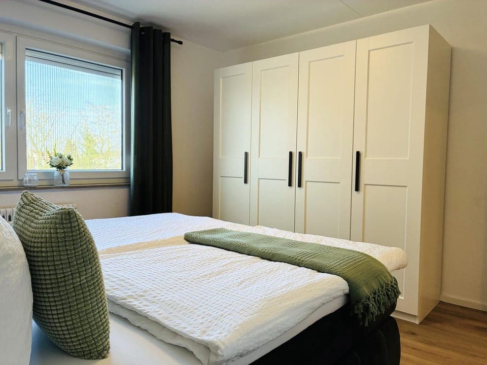 Bed, Bedroom, wardrobe