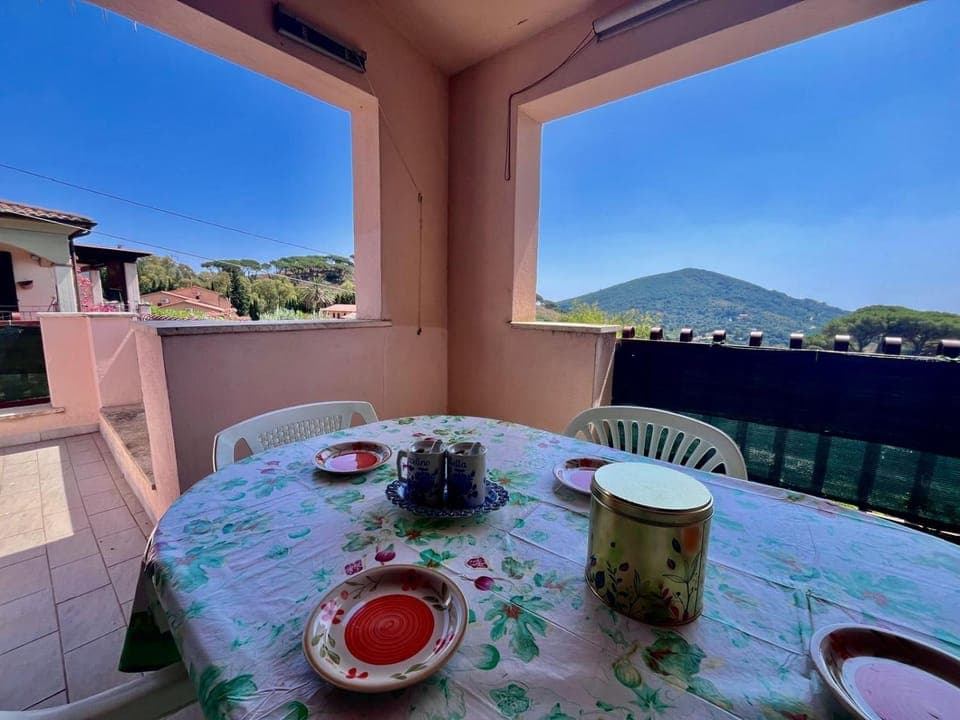 Balcony/Terrace, Dining area, Mountain view