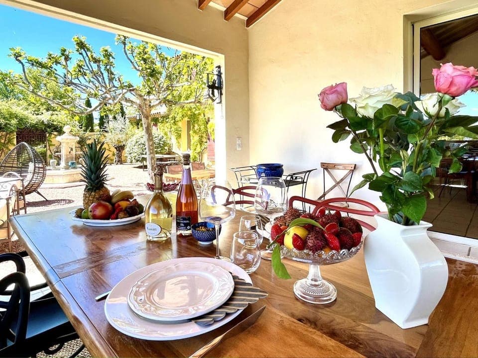Food and drinks, Dining area, Food