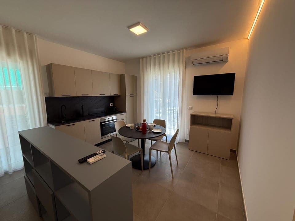 TV and multimedia, Kitchen or kitchenette, Dining area
