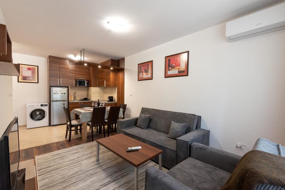 Kitchen or kitchenette, Living room, Seating area, air conditioner