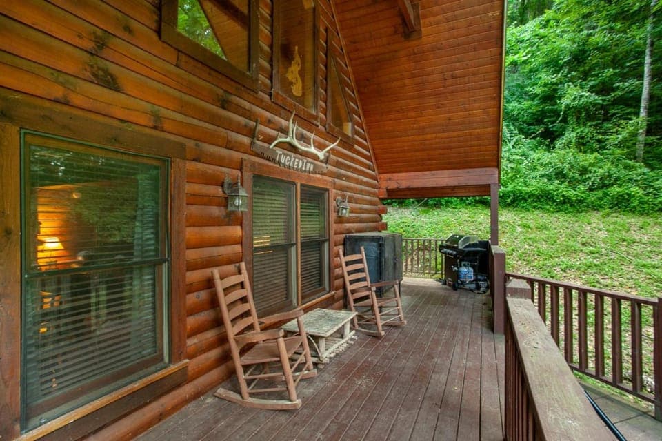 Tucked Inn Hot Tub Grill Fireplace MORE House in Pigeon Forge