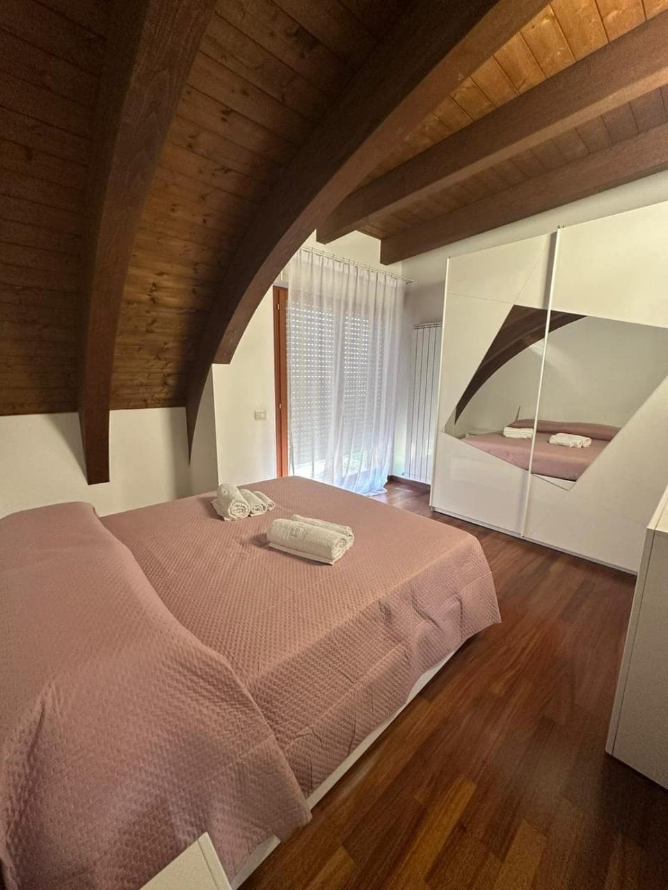 Bed, Photo of the whole room, Bedroom, towels