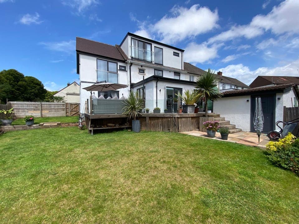 Property building, Day, Garden, Garden view
