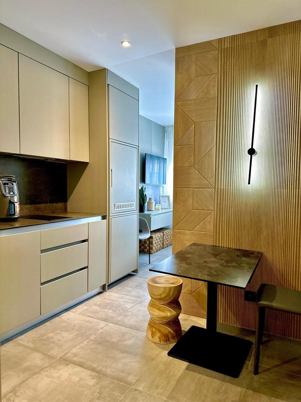 Kitchen or kitchenette, Dining area, stove