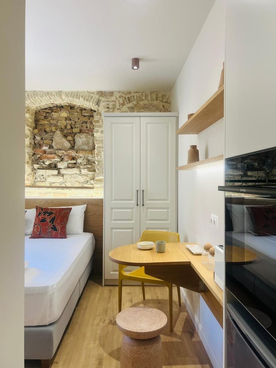 Kitchen or kitchenette, Photo of the whole room, Bedroom