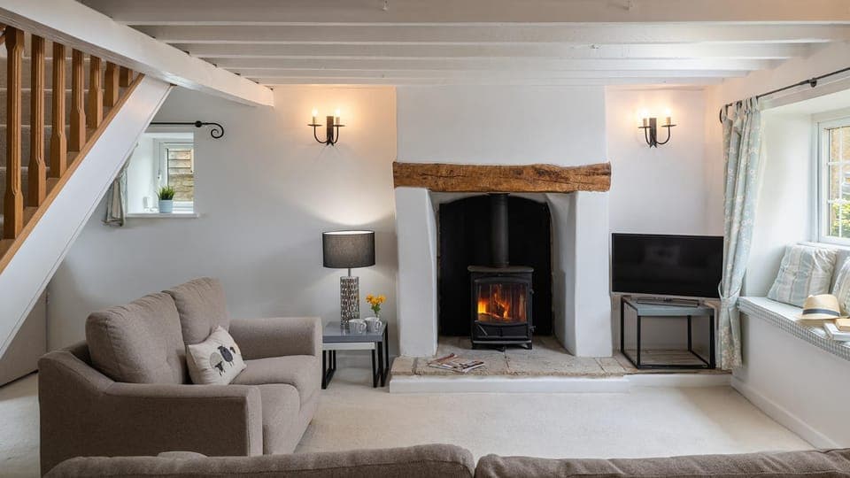 TV and multimedia, Living room, Seating area, fireplace