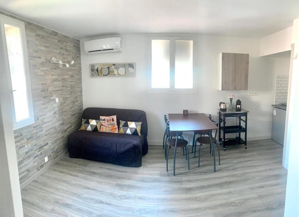 Living room, Dining area, air conditioner