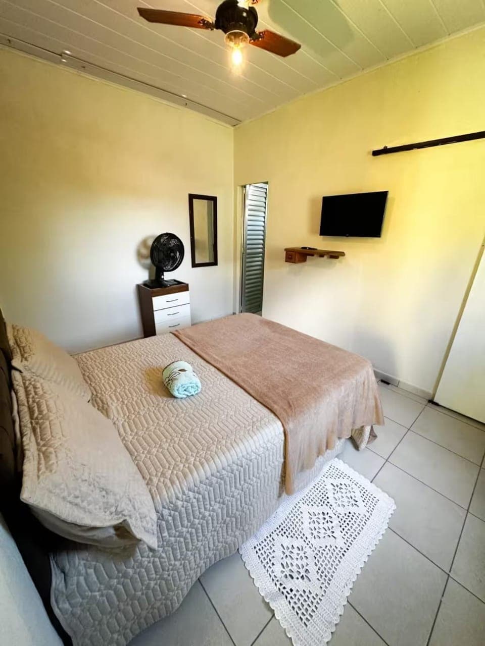 Bed, Photo of the whole room, Bedroom