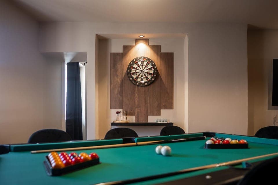 Billiard, Darts, Dining area