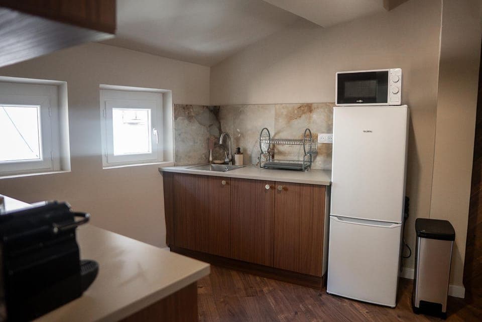 Coffee/tea facilities, Kitchen or kitchenette, oven, pet friendly, stove