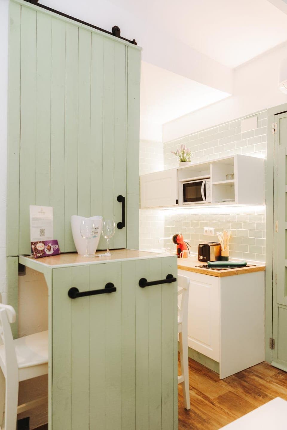 Photo of the whole room, Food