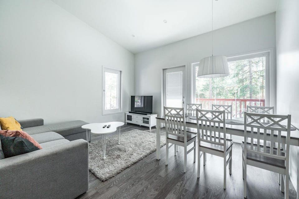 TV and multimedia, Living room, Seating area, Dining area