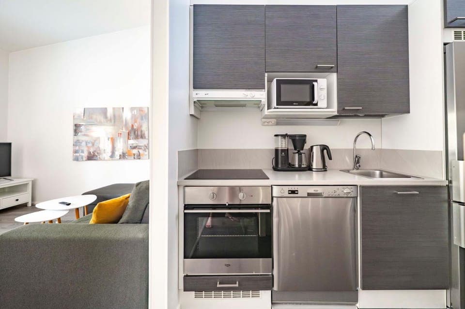 Coffee/tea facilities, Kitchen or kitchenette, dishwasher, oven, pet friendly, stove