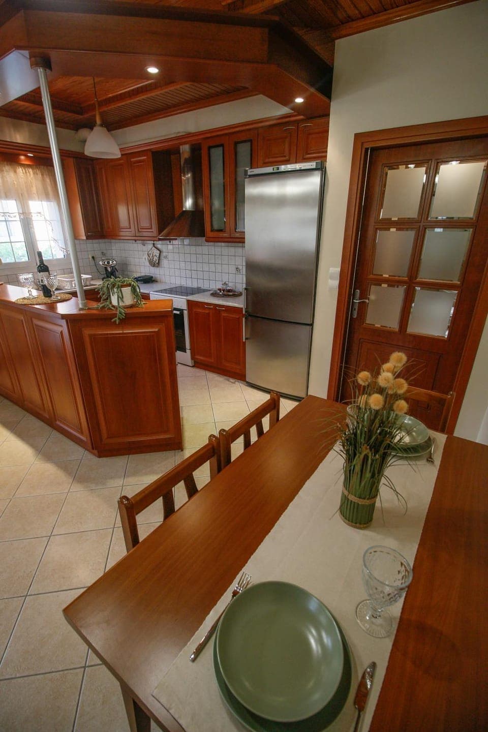 Kitchen or kitchenette, Dining area