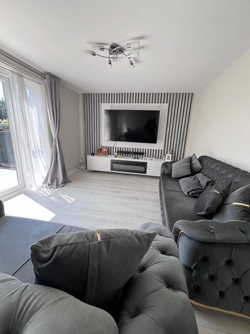 TV and multimedia, Living room, Seating area, fireplace