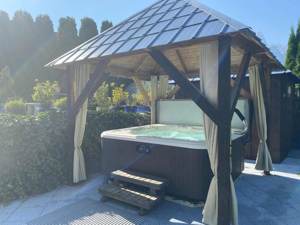 Hot Tub, Spa and wellness centre/facilities