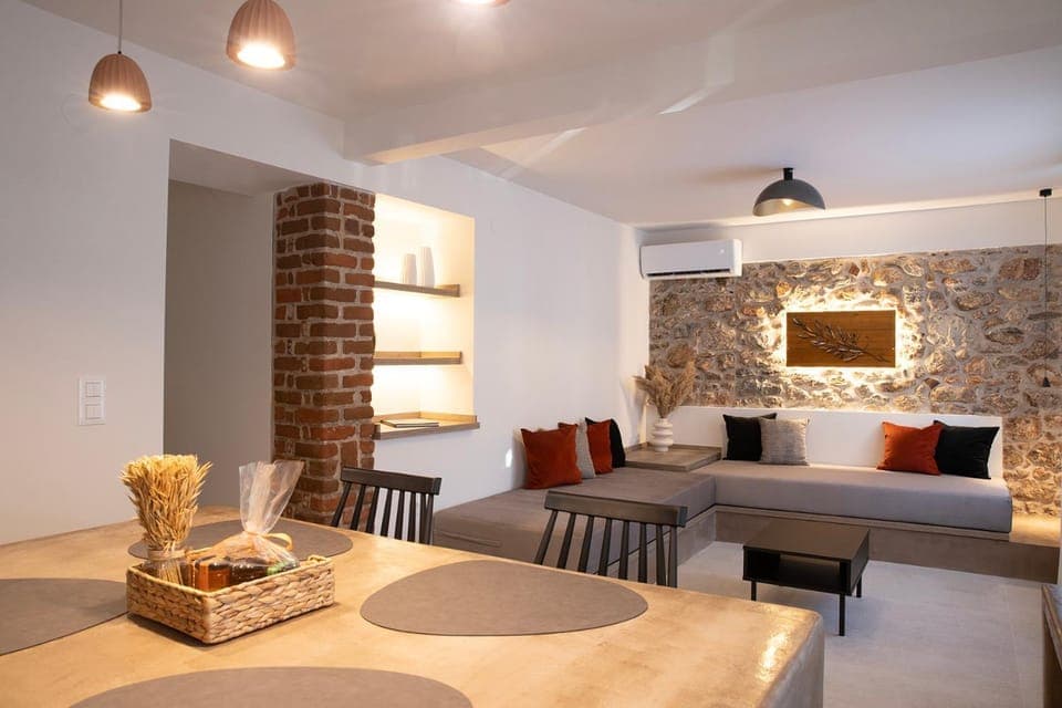 Living room, Seating area, Dining area, air conditioner