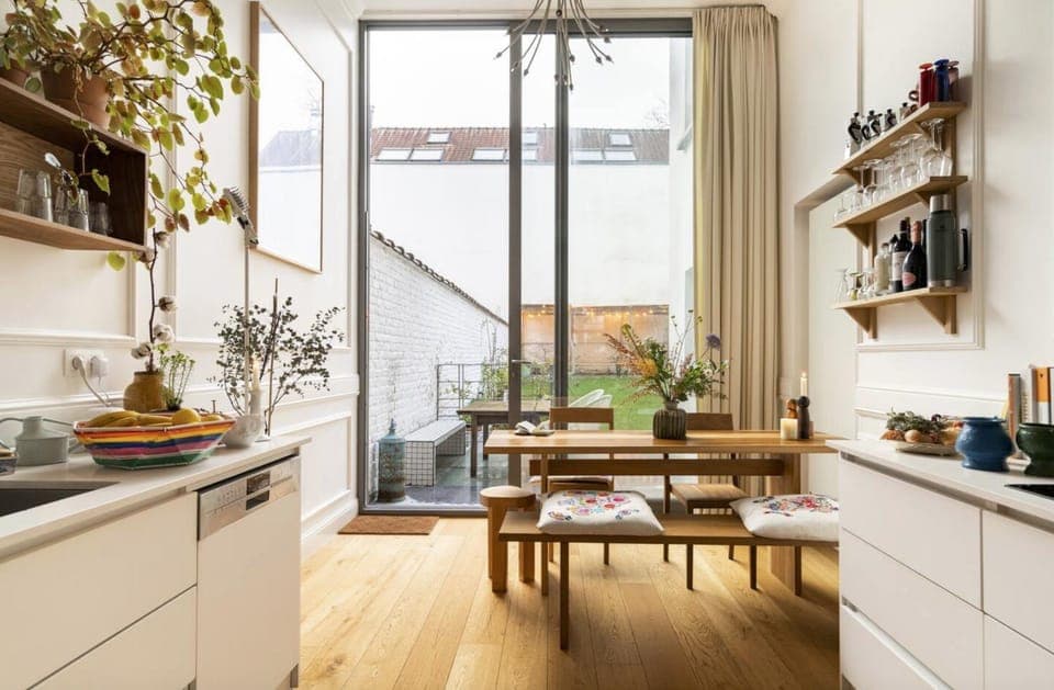 Kitchen or kitchenette, Dining area, stove