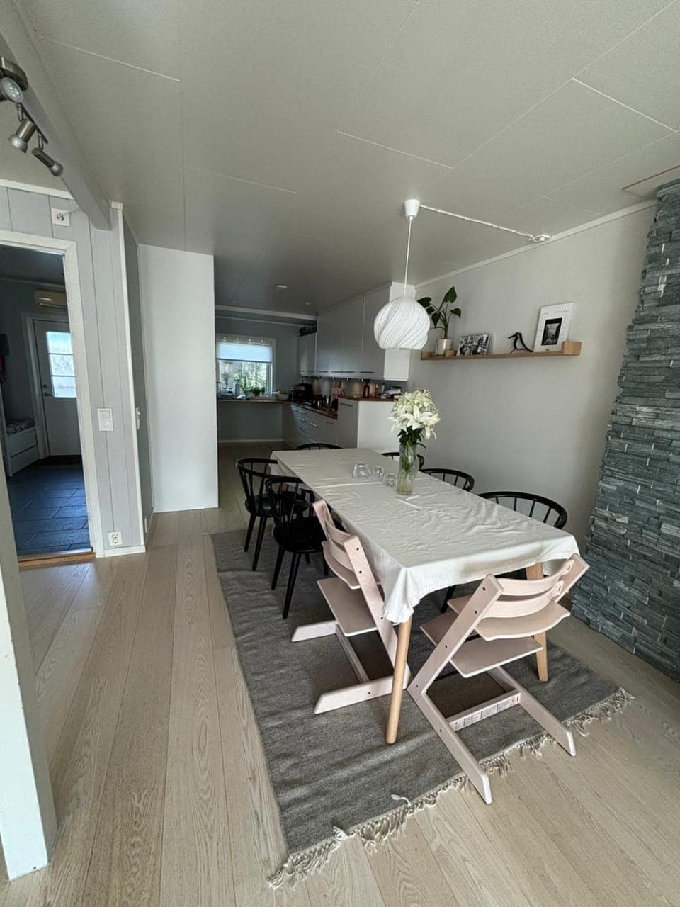 Kitchen or kitchenette, Seating area, Dining area