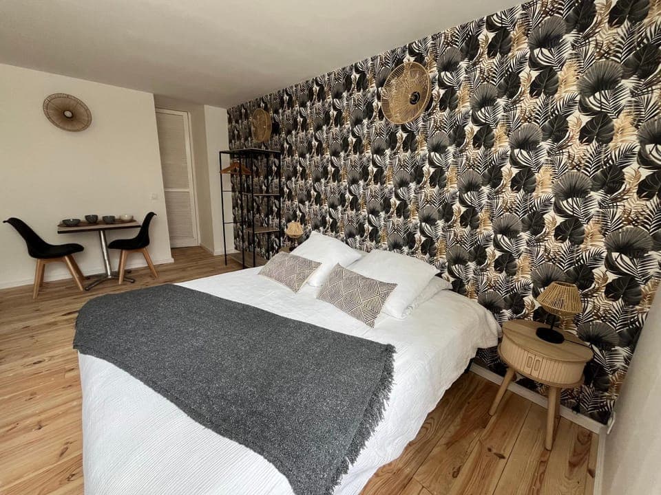 Bed, Photo of the whole room