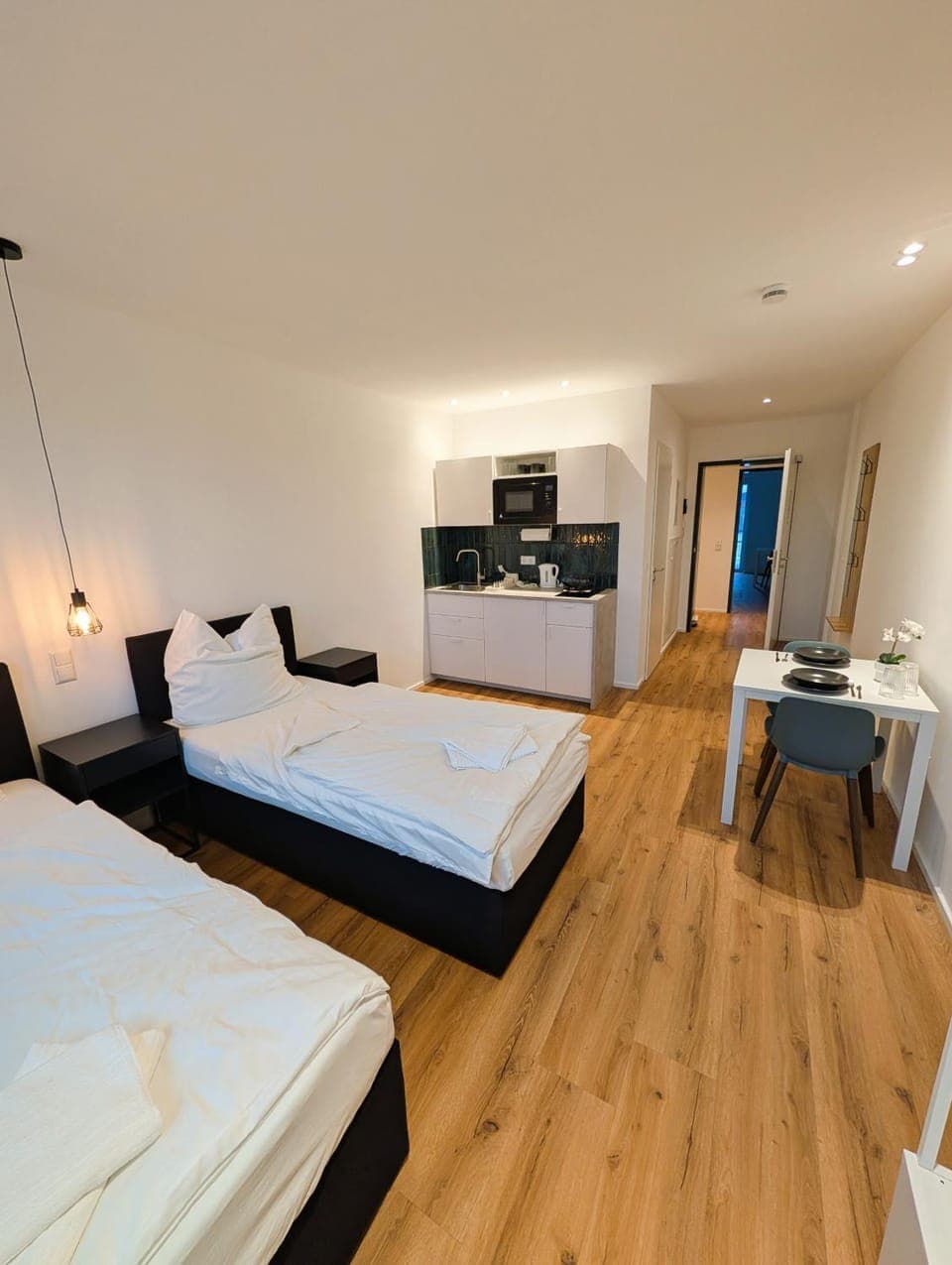 Bed, Kitchen or kitchenette, Photo of the whole room, Bedroom, oven