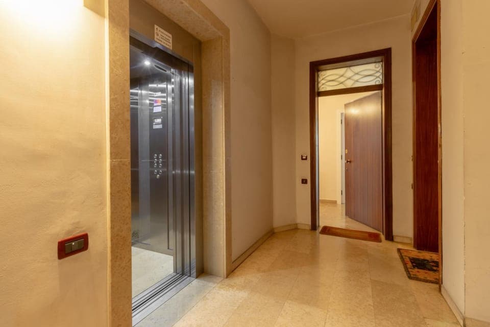 Facade/entrance, elevator