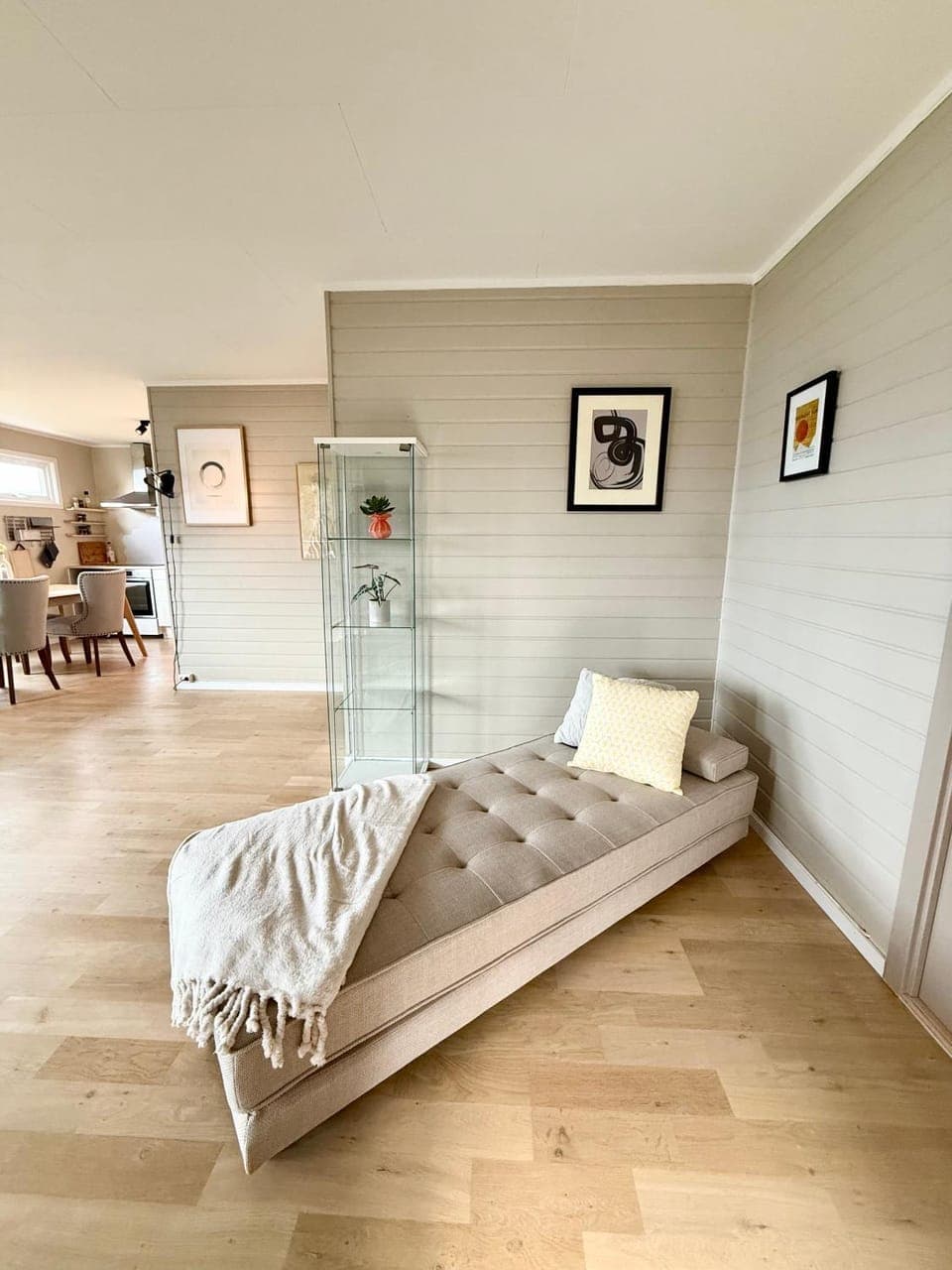 Bed, Living room