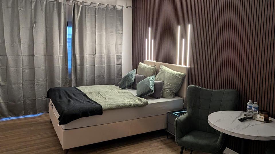 Bed, Living room, Photo of the whole room, Seating area, Bedroom