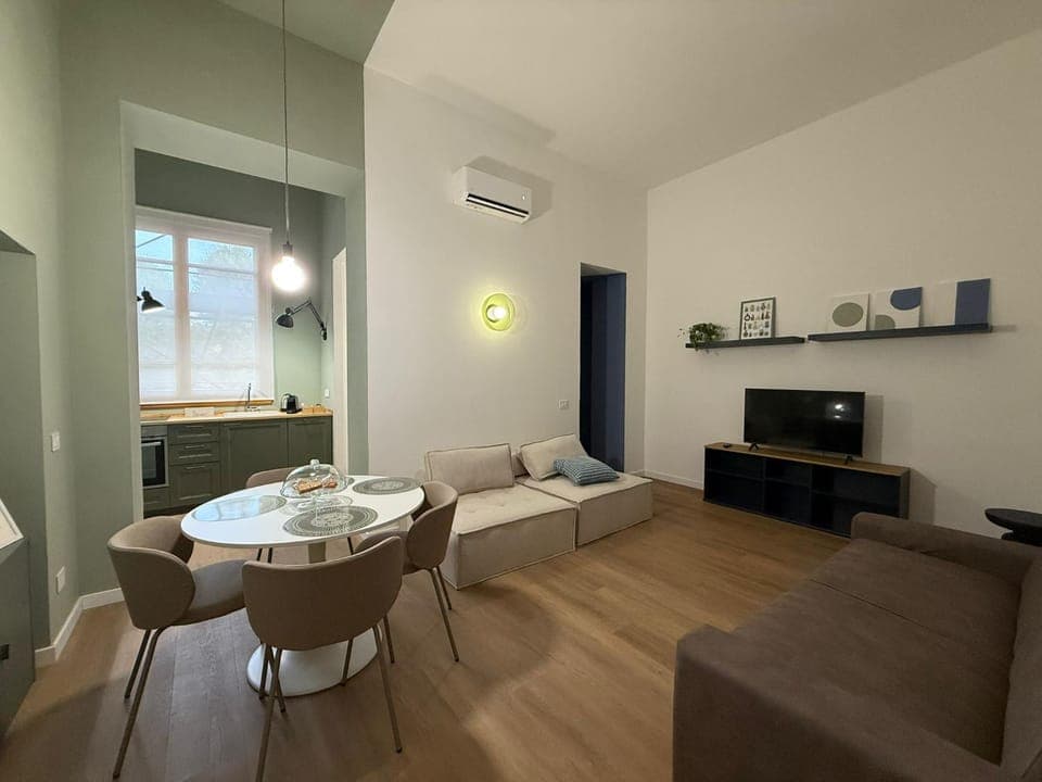 Communal lounge/ TV room, Living room, Seating area