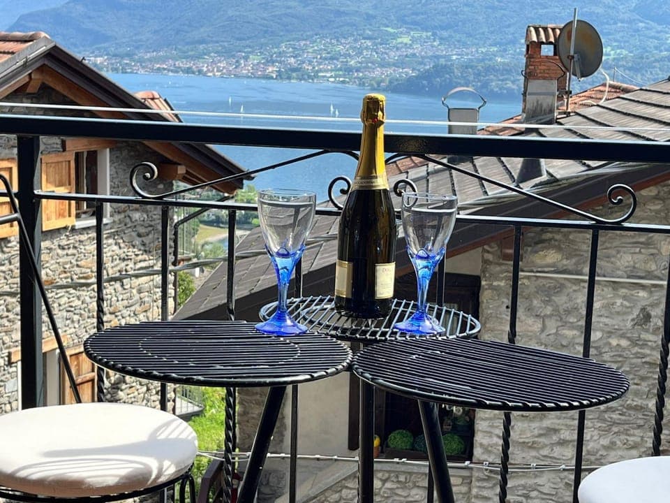 Natural landscape, View (from property/room), Balcony/Terrace, Lake view, Mountain view