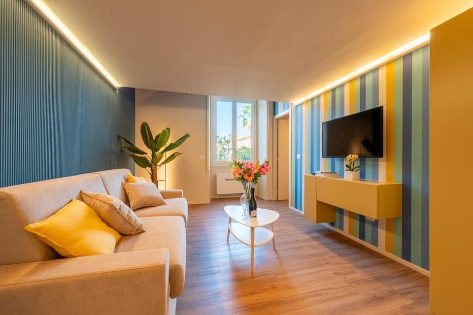 Communal lounge/ TV room, Living room, Seating area