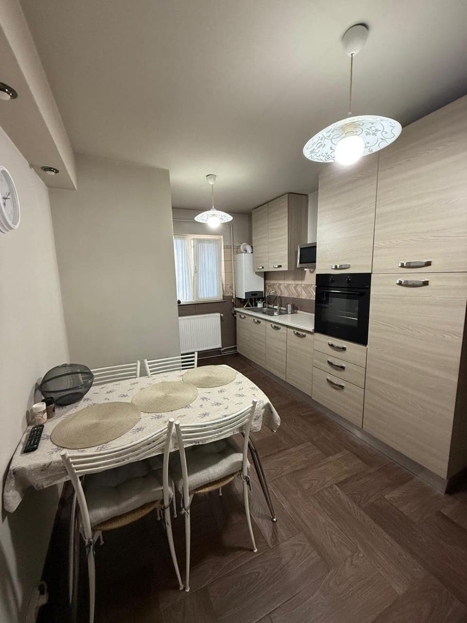 Kitchen or kitchenette, Dining area, minibar, oven