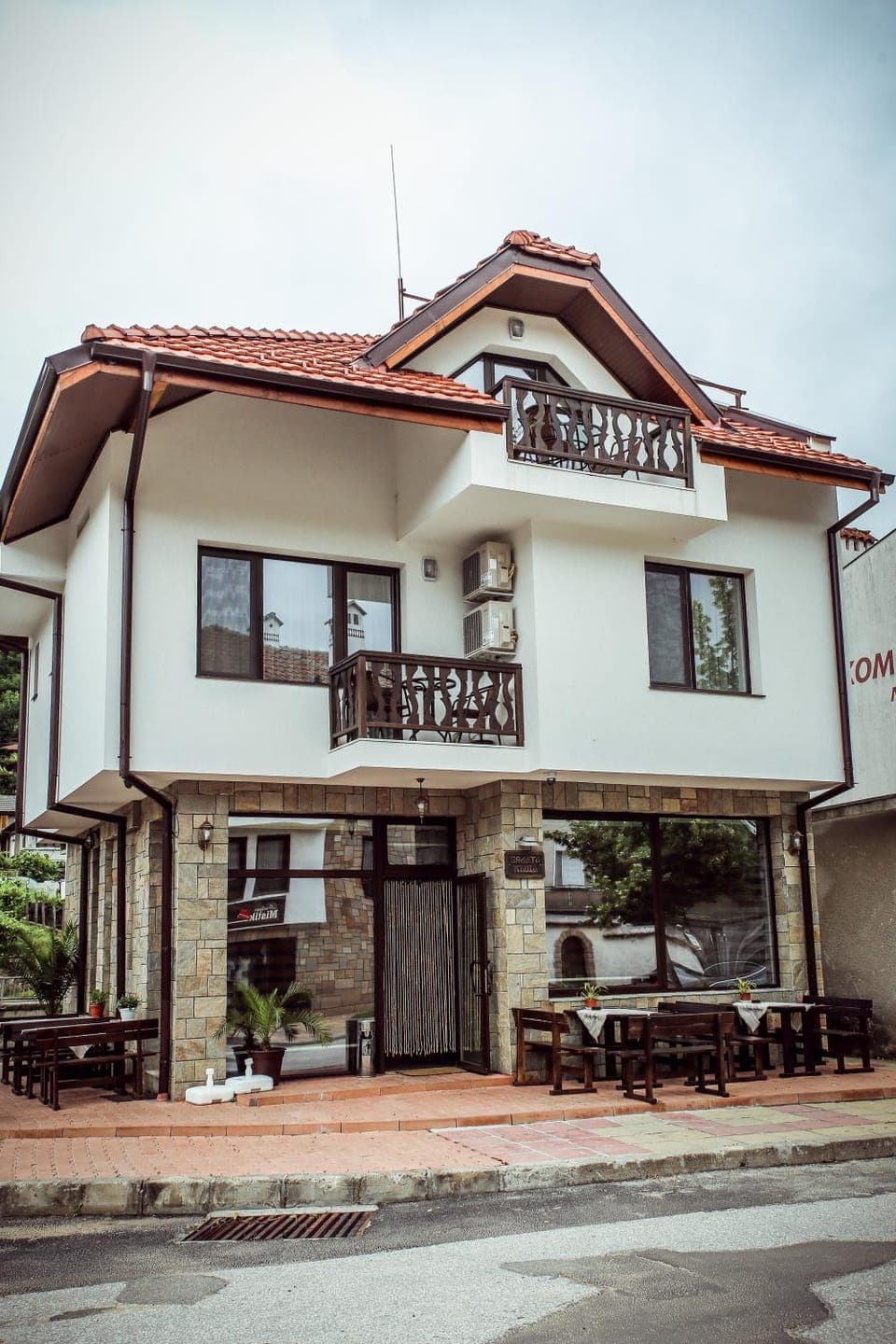 Property building, Facade/entrance, Day, View (from property/room)